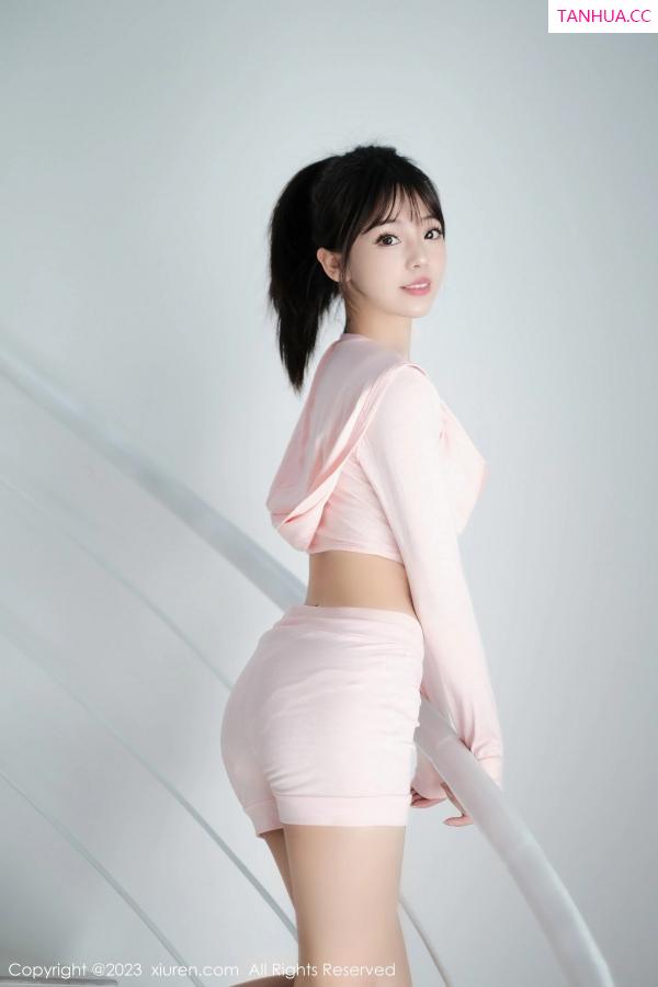 佘贝拉  [XiuRen]高清写真图 2023.03.29 No.6490 佘贝拉Bella 清纯美腿第9张图片